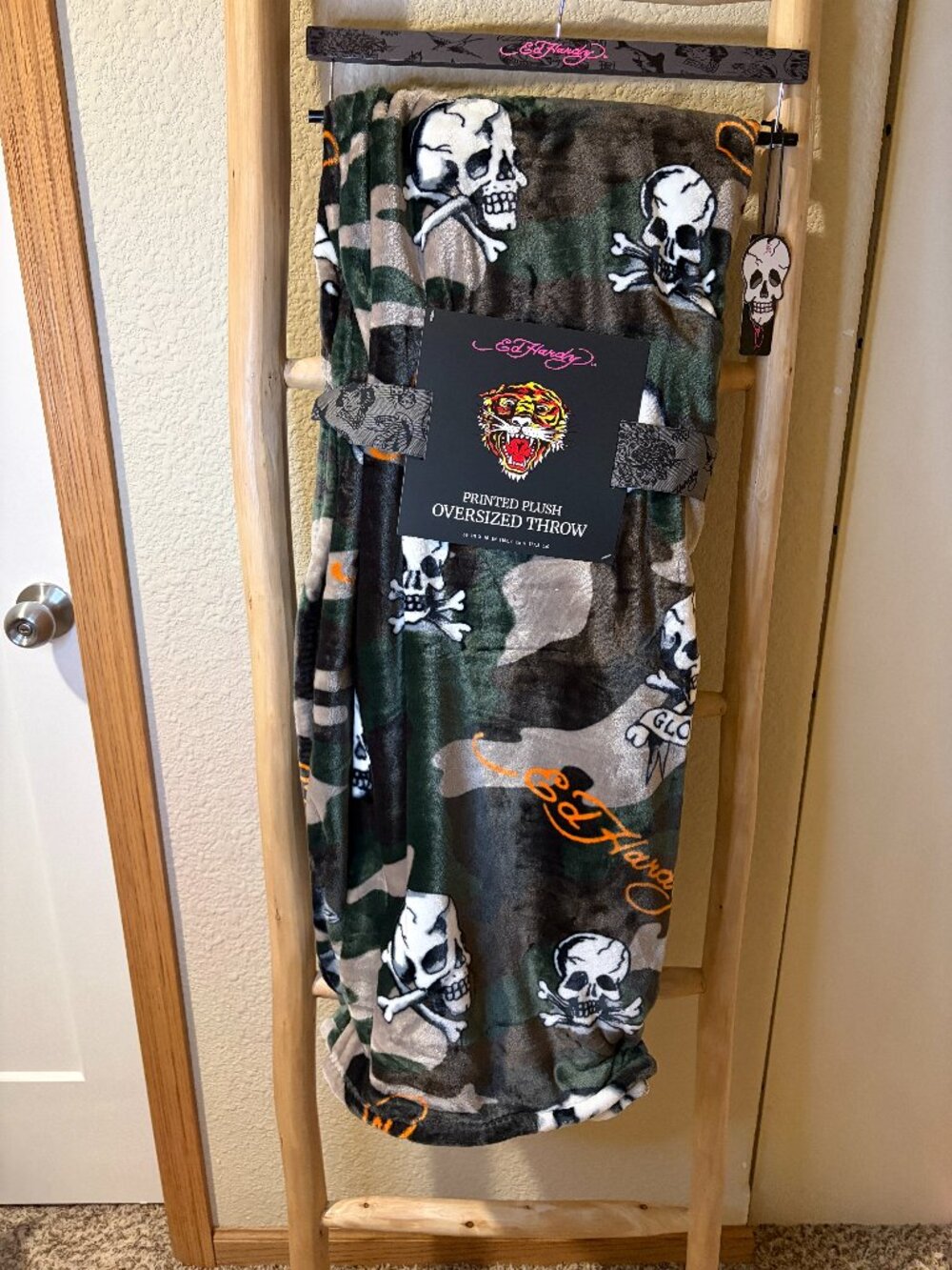 Ed Hardy Skull Camo Oversized Plush Throw Blanket 60x70 NWT
